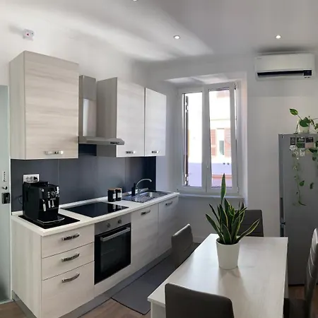 Apartamento San Lorenzo Elegance - Just Steps From The Colosseum Roma